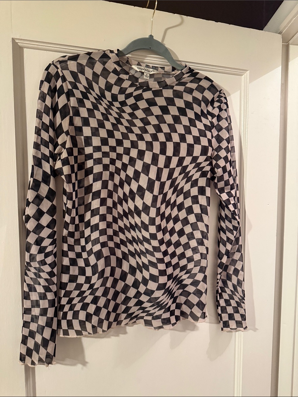 Checkered mesh top